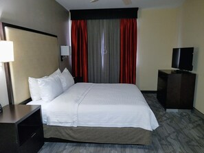 Suite, 1 King Bed, Accessible, Non Smoking (Roll-in shower)
