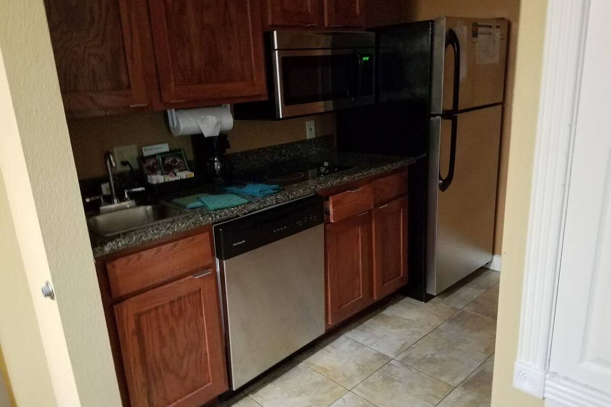 fridge, microwave, stovetop, dishwasher