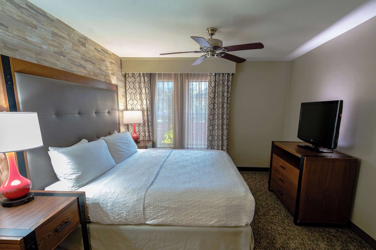 1 dormitorio, escritorio, tabla de planchar con plancha y wifi gratis