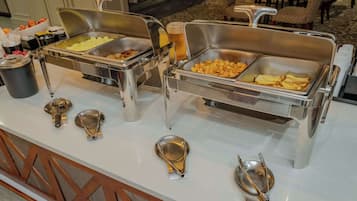 Tägliches inbegriffenes kontinentales Frühstück