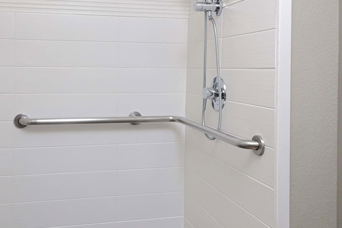 BaƱo | Amenidades de baƱo gratuitas, secadora de cabello, toallas