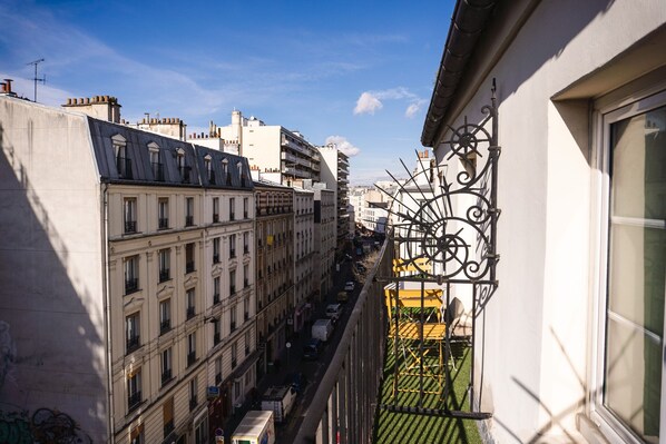 Superior Double Room, Balcony | 1 bedroom, blackout drapes, soundproofing, iron/ironing board
