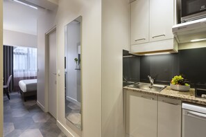 Studio, 1 Double or 2 Single Beds