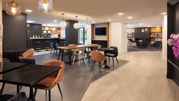 Café da manhã com buffet diário (EUR 15 por pessoa)