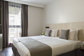 In-room safe, blackout drapes, soundproofing, iron/ironing board - Citadines Trocadéro Paris (Paris)