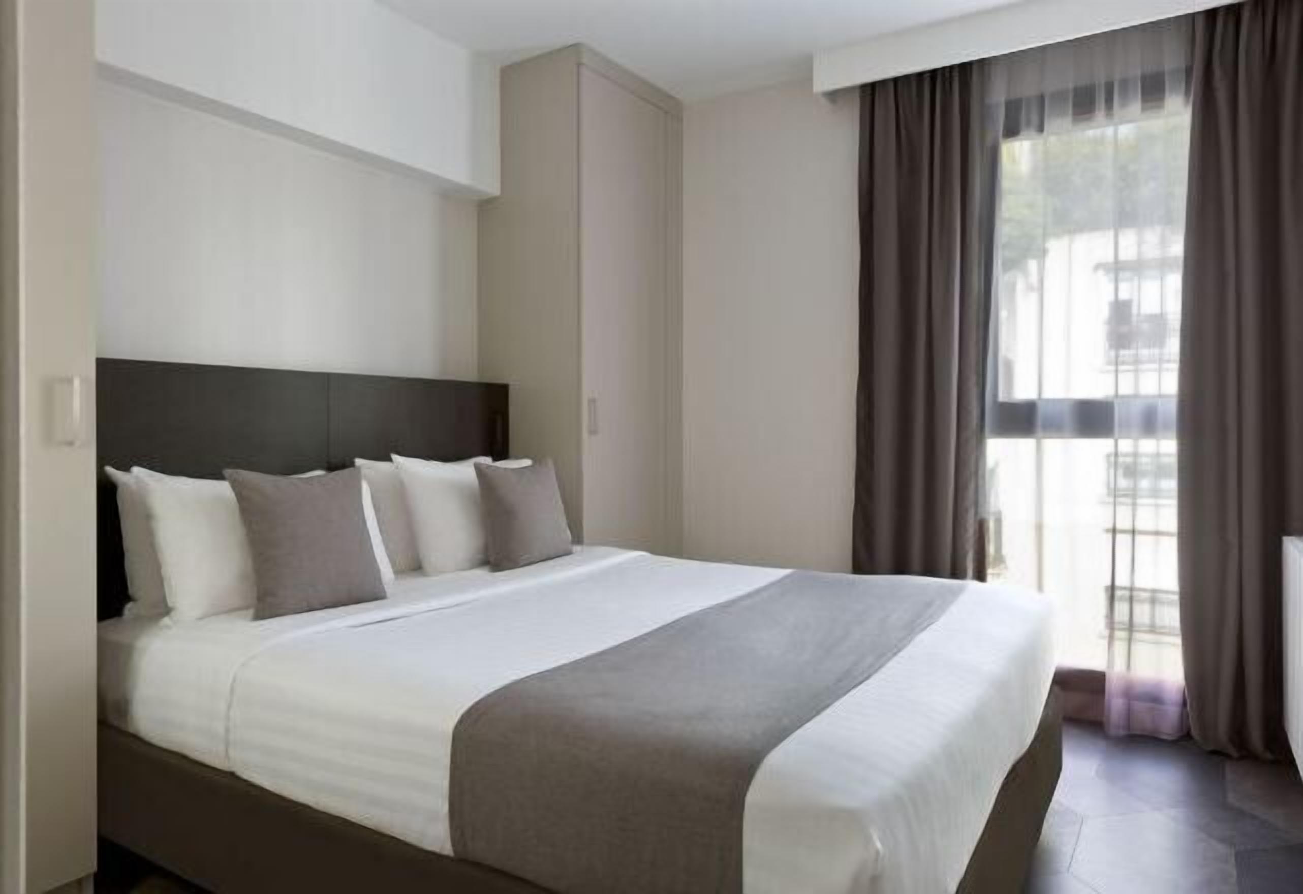 Zimmersafe, Verdunkelungsvorhänge, schallisolierte Zimmer