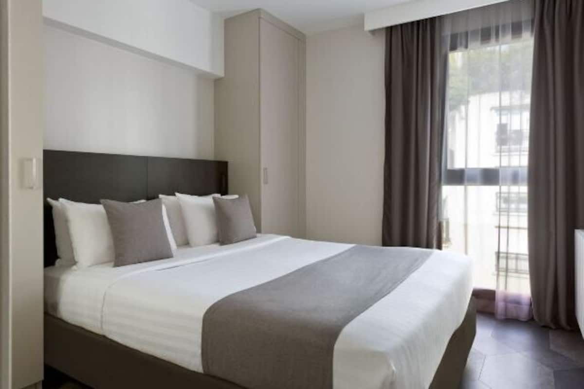 In-room safe, blackout curtains, soundproofing, iron/ironing board