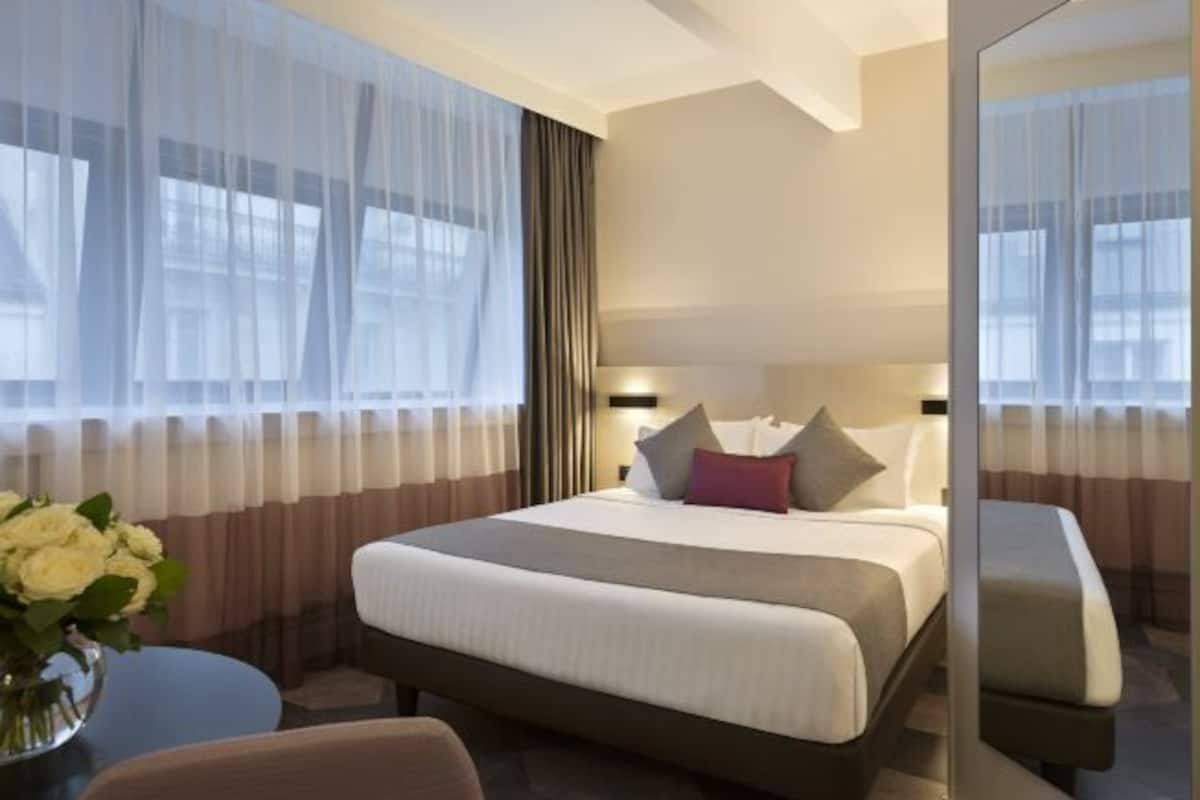 In-room safe, blackout curtains, soundproofing, iron/ironing board