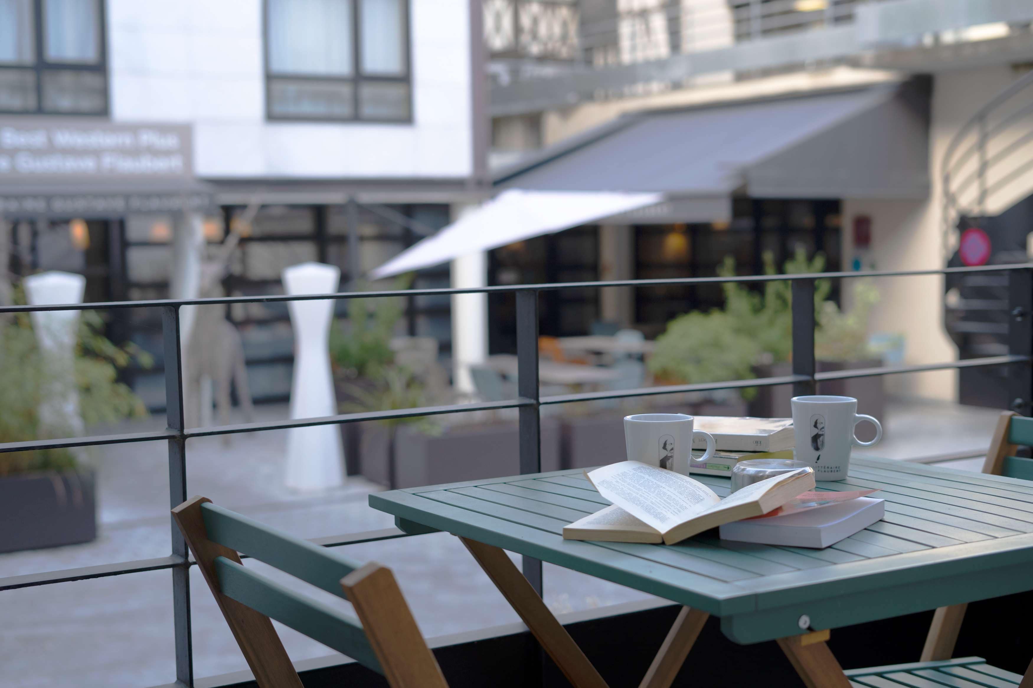 executive room, 1 king bed, non smoking, terrace | 1 bedroom, in-room safe, desk, soundproofing