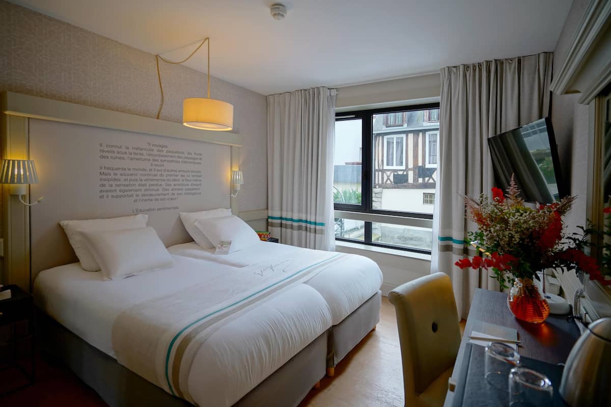 In-room safe, desk, soundproofing, free cribs/infant beds