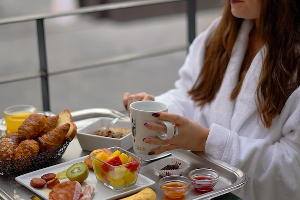 Executive Room, 1 King Bed, Non Smoking, Terrace | In-room safe, desk, soundproofing, free cribs/infant beds