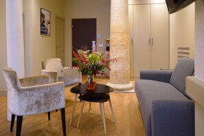 Junior Suite, Multiple Beds | In-room safe, desk, soundproofing, free cribs/infant beds