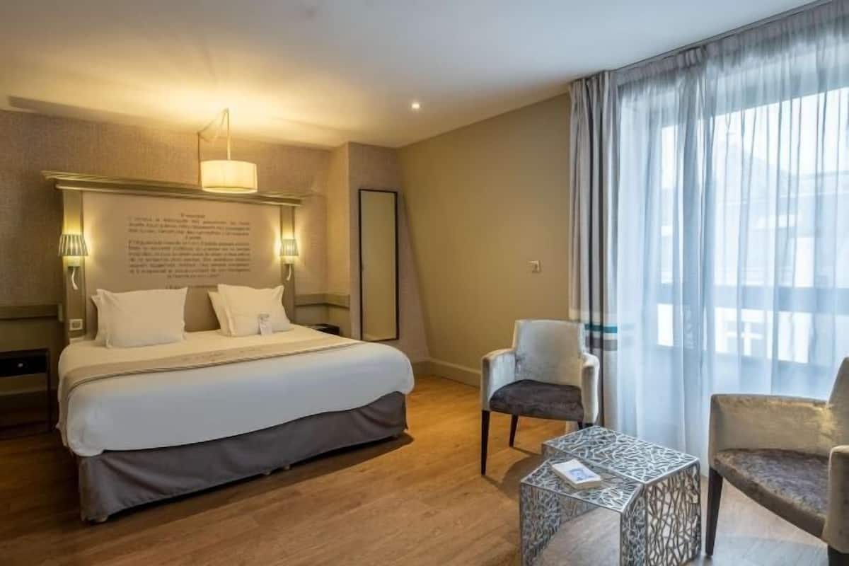 In-room safe, desk, soundproofing, free cots/infant beds