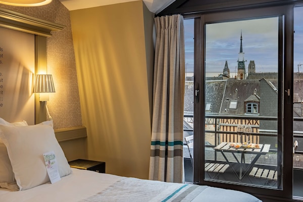 Phòng Superior, 2 giường đơn, không hút thuốc (Larger Room) | Két bảo mật tại phòng, bàn, phòng cách âm