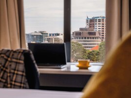 Ropa de cama hipoalergénica y escritorio 