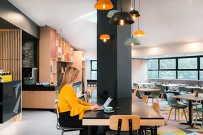 Breakfast, lunch and dinner served - WQ Wellington Quarter (Wellington)
