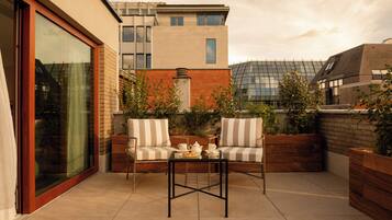 Minibar, coffres-forts dans les chambres, bureau, Wi-Fi gratuit