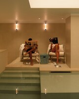 Una piscina cubierta