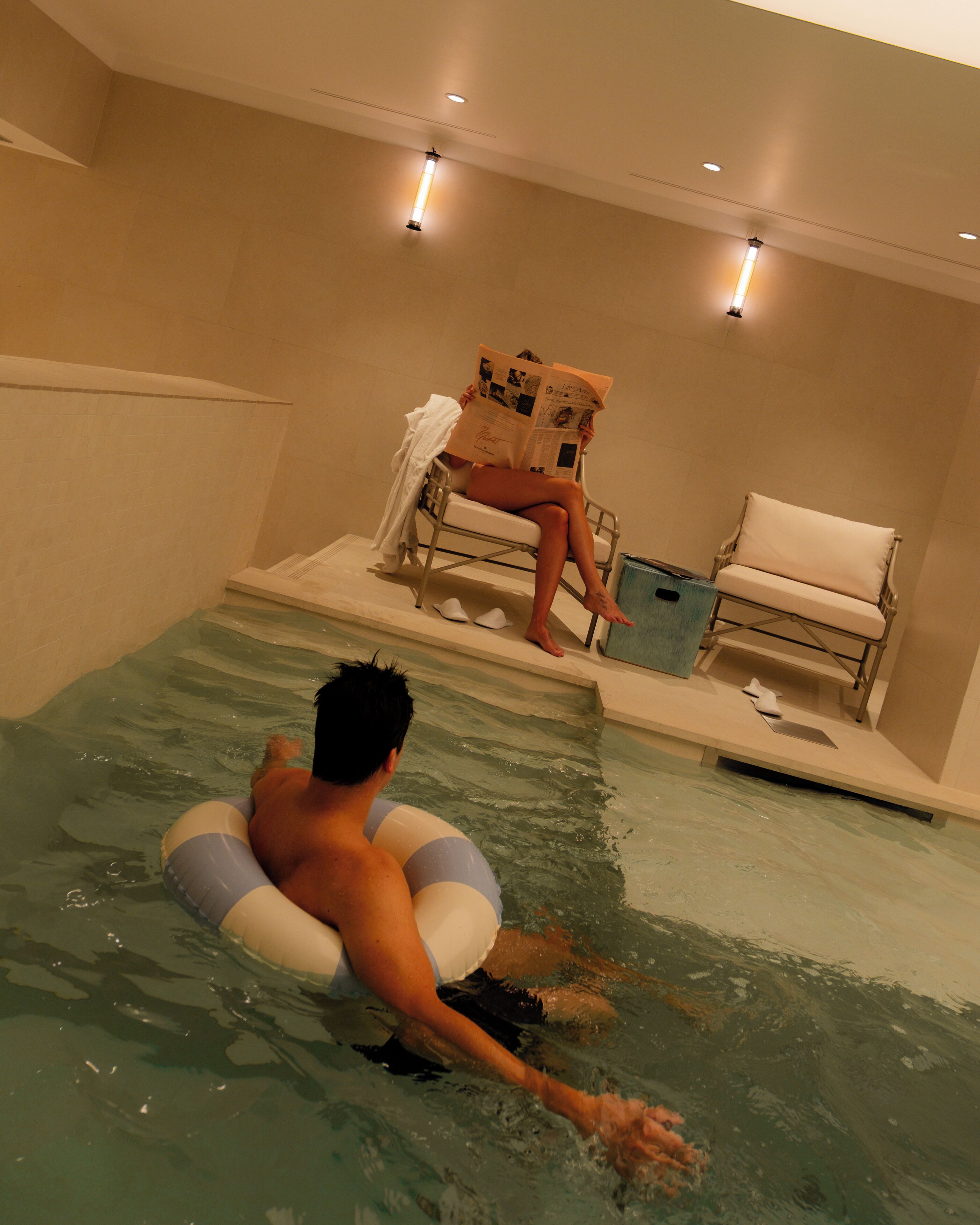 สระว่ายน้ำในร่ม