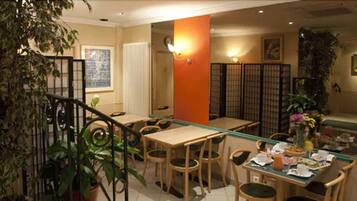 Frokostbuffé hver dag (EUR 10 per person)