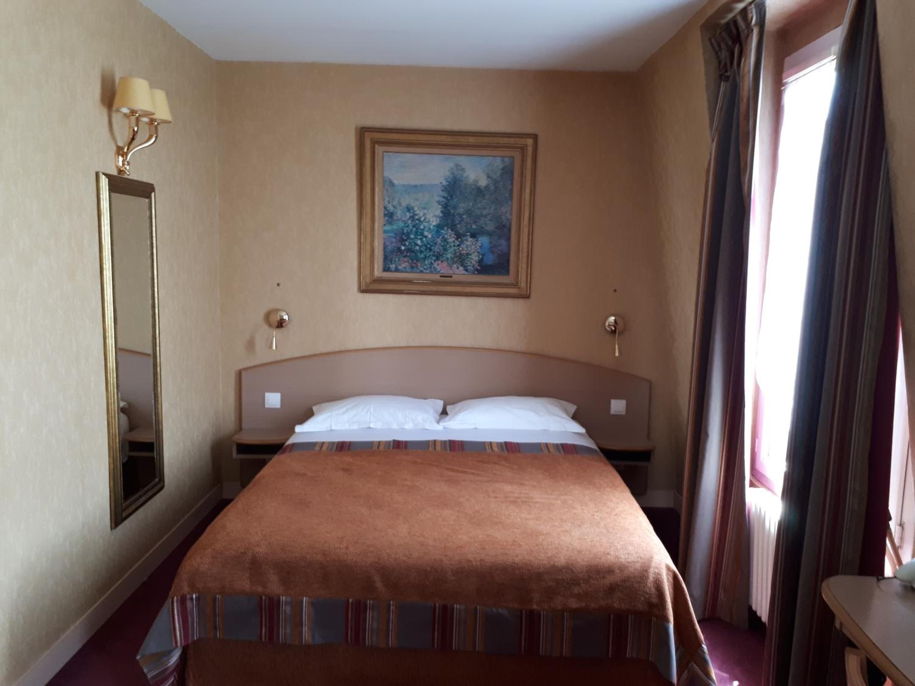 in-room safe, soundproofing, free wifi