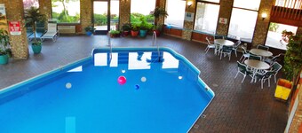 Royalton Inn & Suites