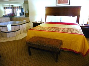 Suite | Desk, iron/ironing board, free cribs/infant beds, free WiFi - Royalton Inn & Suites (Upper Sandusky)