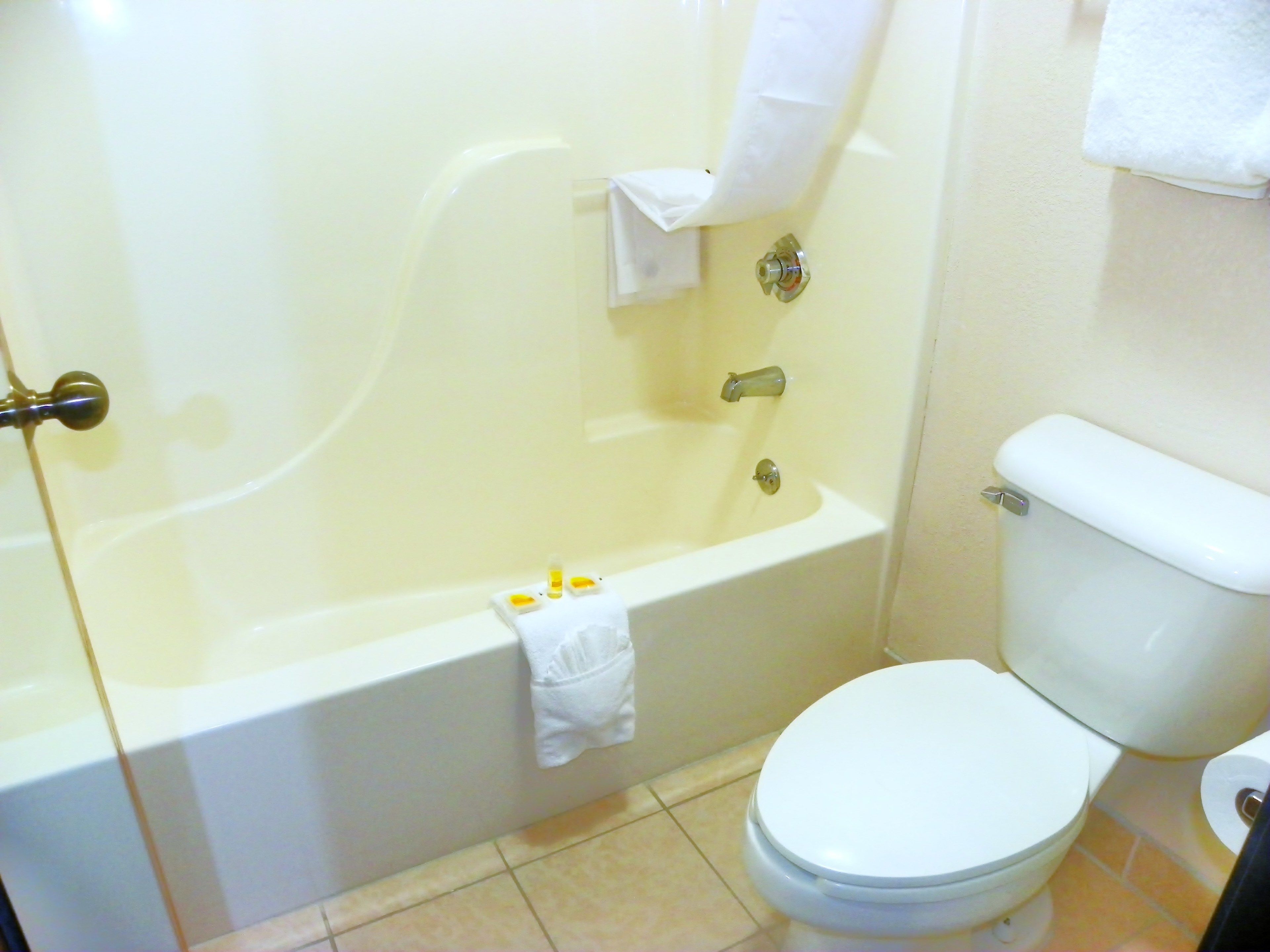 Royalton Inn & Suites Upper Sandusky — photo 11