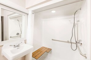 샤워기/욕조 결합, 무료 세면용품, 헤어드라이어, 타월