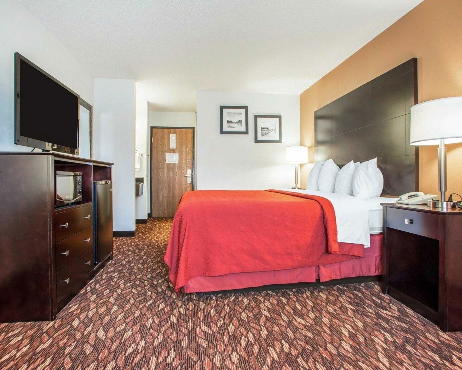In-room safe, individually decorated, individually furnished, desk