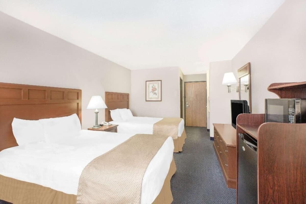 In-room safe, iron/ironing board, free WiFi, bed sheets