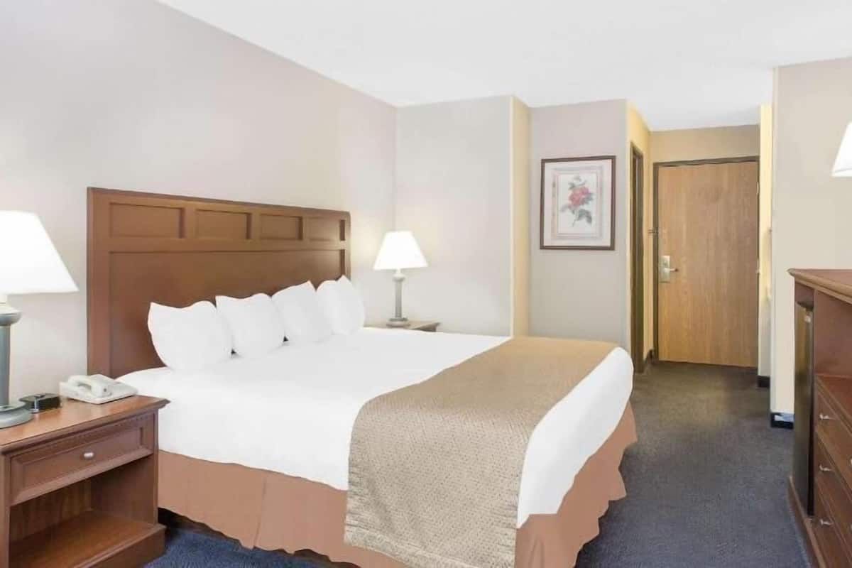 In-room safe, iron/ironing board, free WiFi, bed sheets