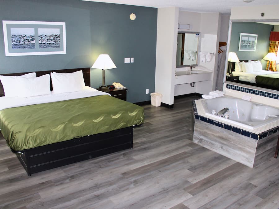 Premium bedding, down duvets, desk, blackout curtains