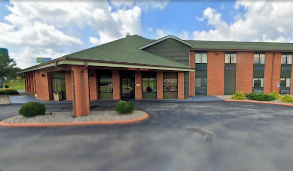 A two-story building with a green roof and brick facade. - Blisspoint Inn Columbia City (Columbia City)