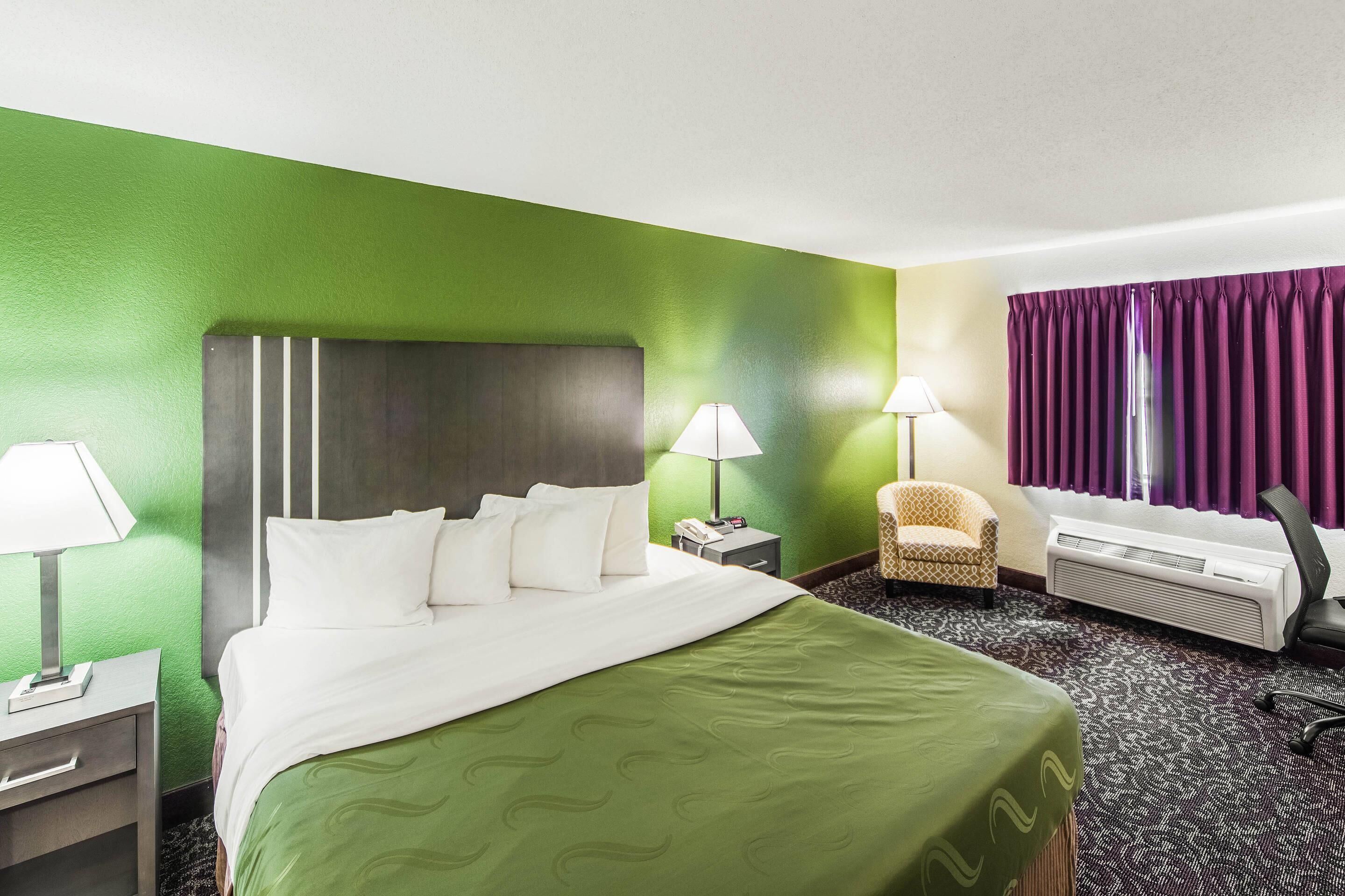 Standard Room, 1 King Bed, Non Smoking | Desk, iron/ironing board, free WiFi, bed sheets