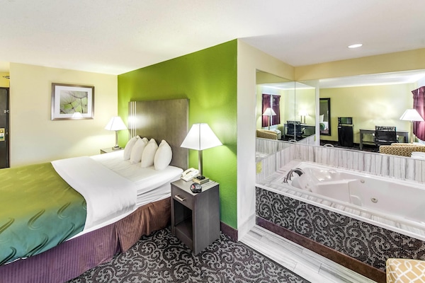 Room, 1 King Bed, Non Smoking | Desk, iron/ironing board, WiFi (free), alarm clocks