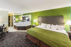 Desk, iron/ironing board, free WiFi, bed sheets - Quality Inn Decatur near US-224 (Decatur)