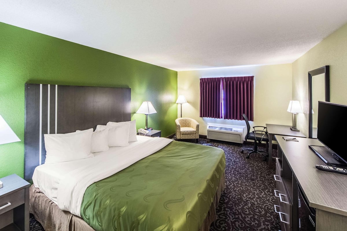Desk, iron/ironing board, WiFi (free), alarm clocks