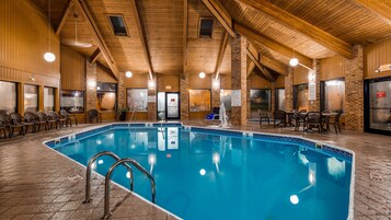 Indoor pool, sun loungers