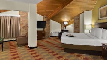 Suite, 1 King Bed, Non Smoking, Pool View (Jetted tub)