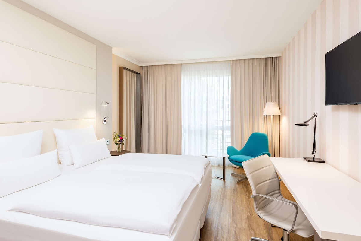 Premium bedding, in-room safe, desk, soundproofing