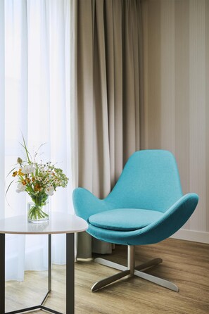 Premium bedding, in-room safe, individually decorated, desk - NH Berlin Alexanderplatz (Berlin)