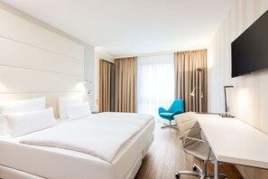 Standard Room | Premium bedding, in-room safe, individually decorated, desk