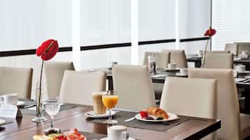 Tägliches Frühstücksbuffet gegen Gebühr