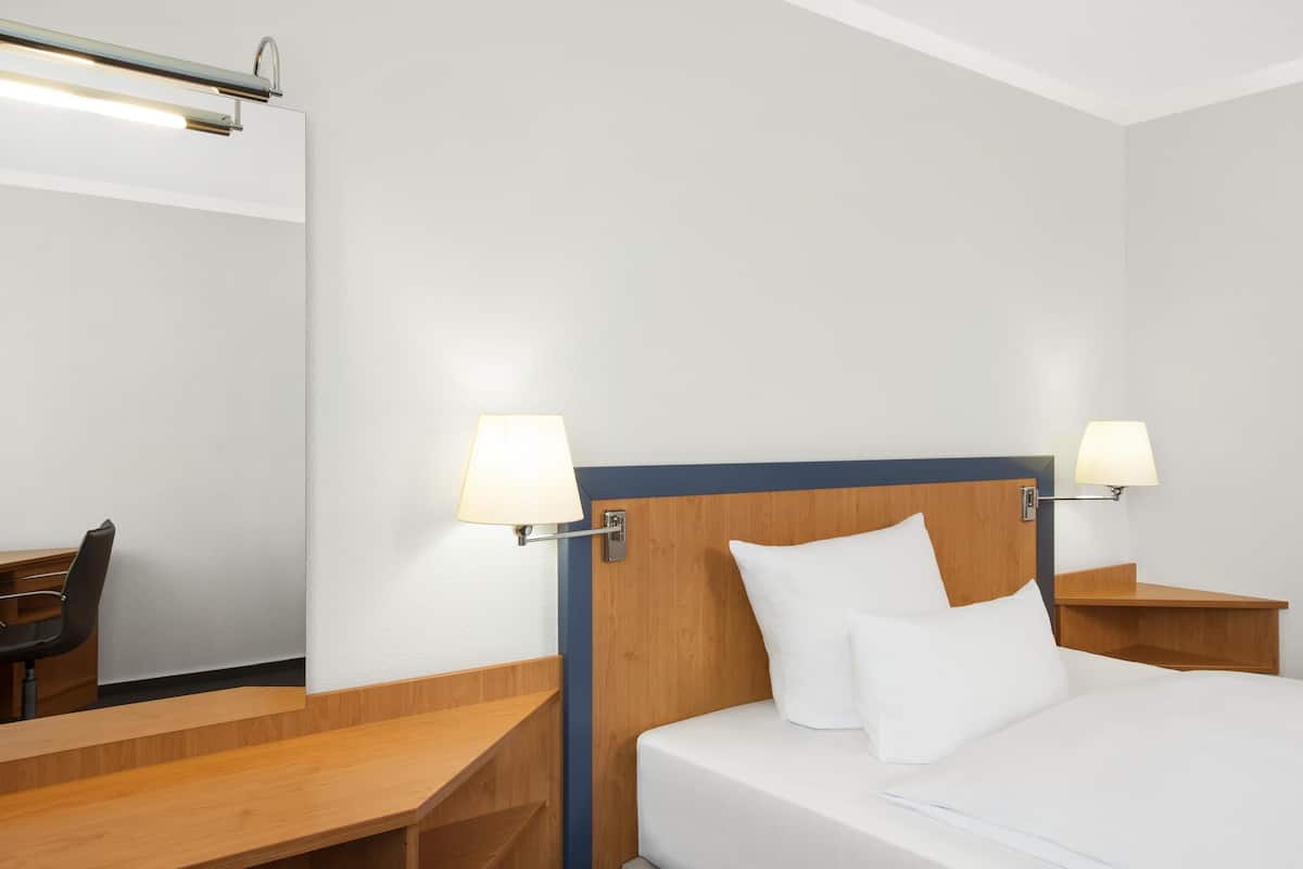Habitación individual estándar | Camas con pillow-top, minibar y caja de seguridad en la habitación