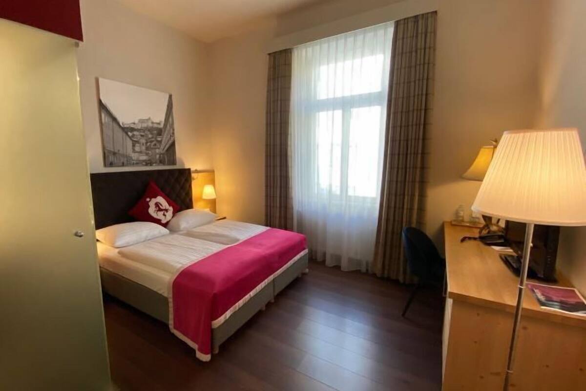 1 bedroom, premium bedding, in-room safe, desk