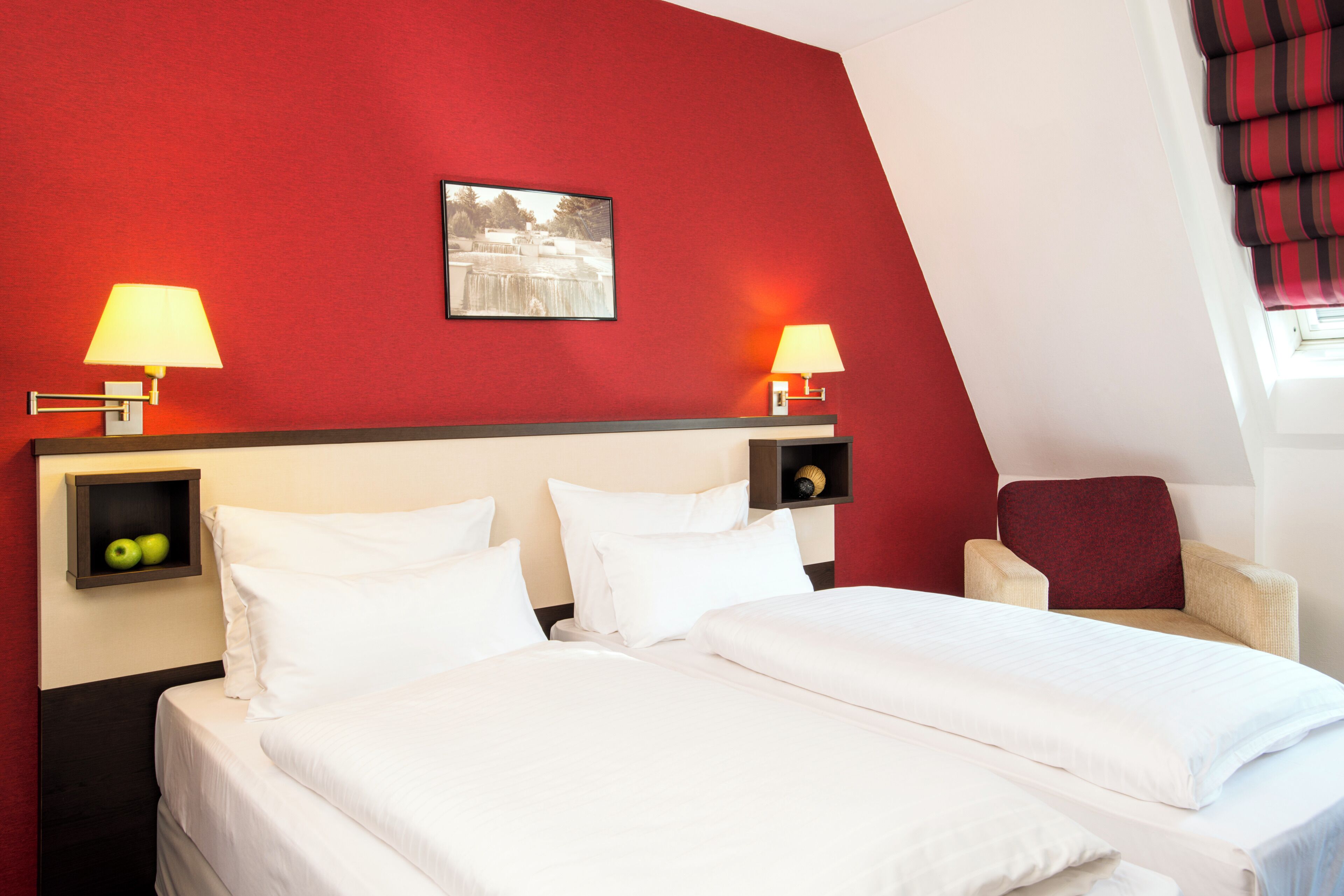 Ropa de cama de alta calidad, camas con pillow-top y minibar 