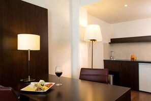 Luxe beddengoed, pillowtop-bedden, een minibar, een kluis op de kamer