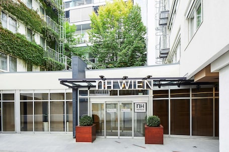 Esterni. NH Wien City