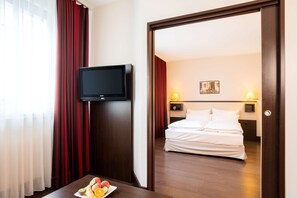 Ropa de cama de alta calidad, colchones con pillow-top y minibar